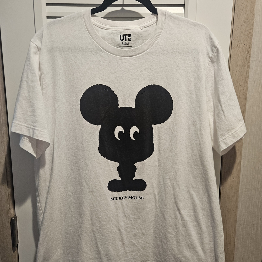 Uniqlo Disney's Mickey Mouse Silhouette White Graphic Tee Size XL